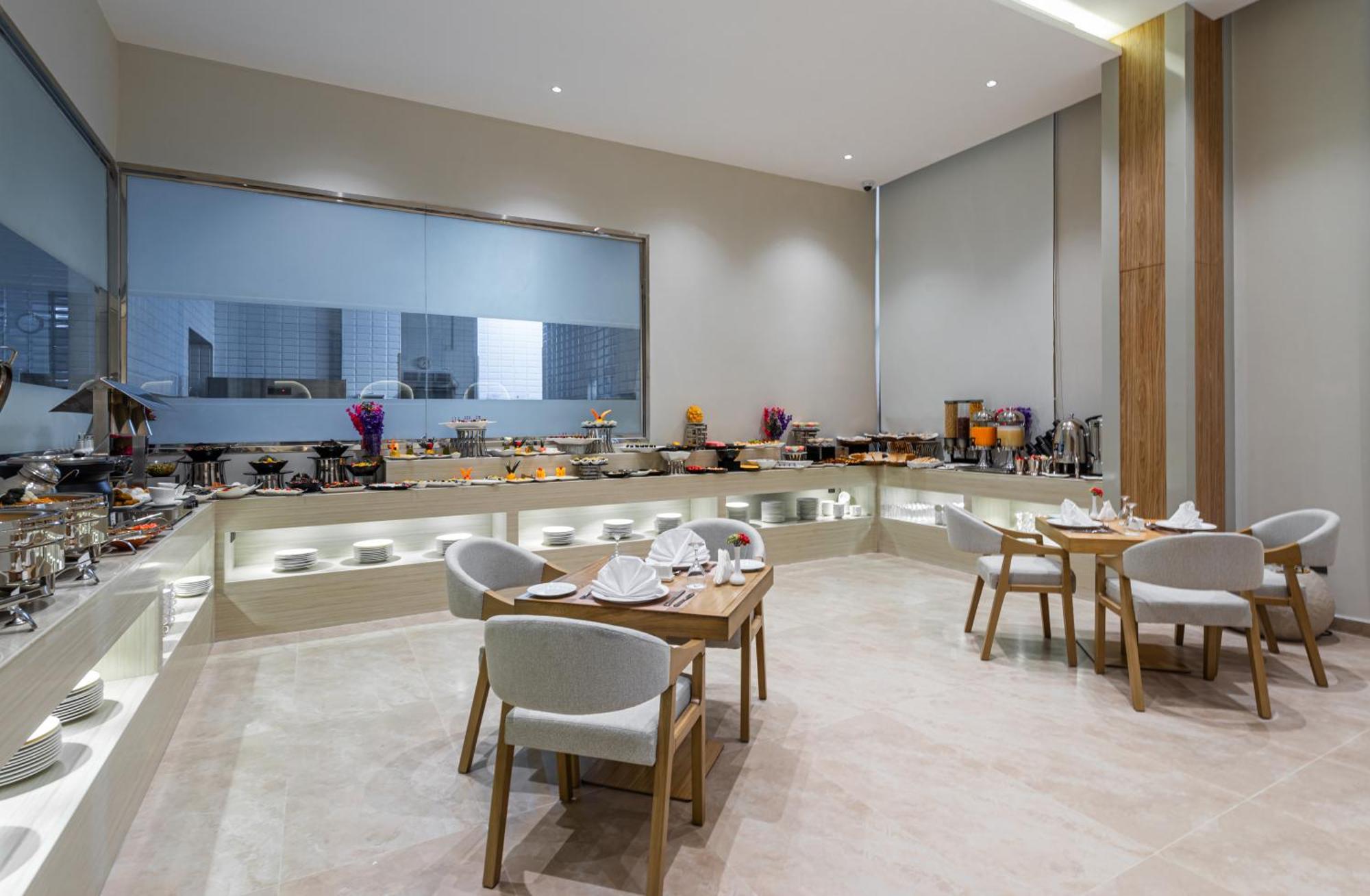 Voyage Hotel & Suites リヤード エクステリア 写真