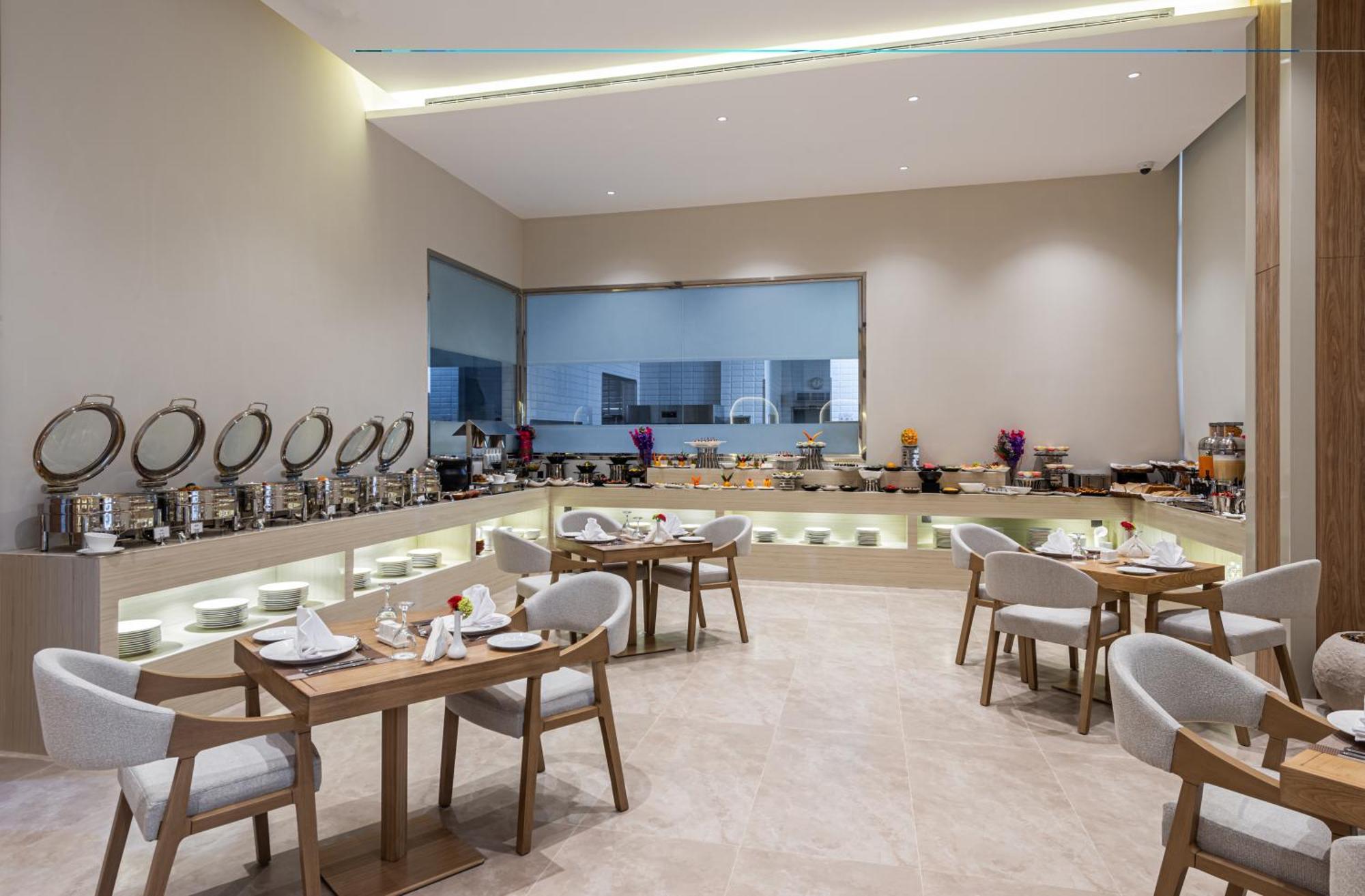 Voyage Hotel & Suites リヤード エクステリア 写真