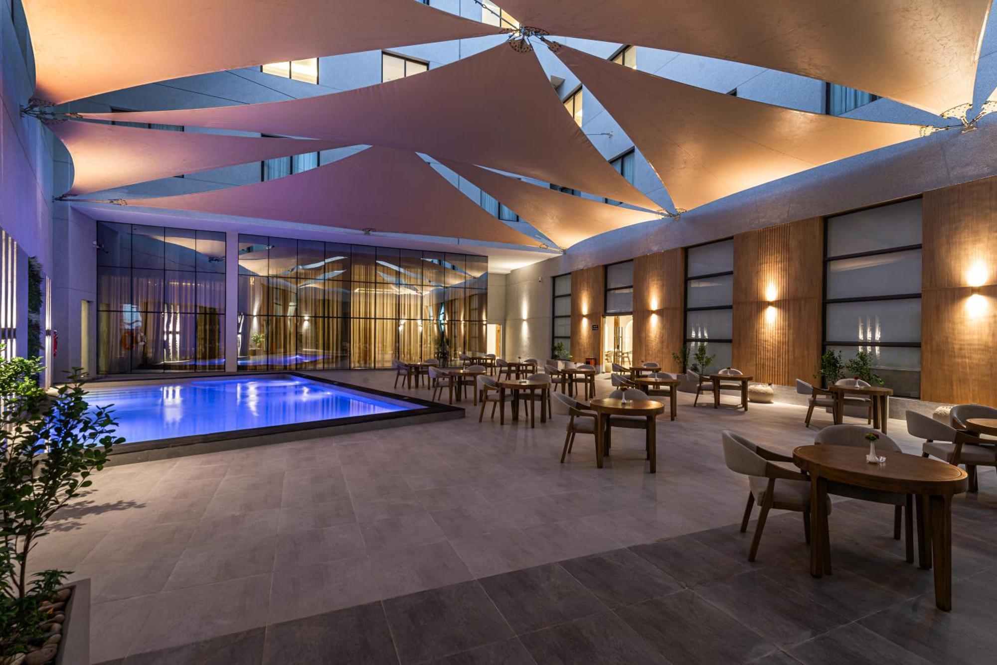 Voyage Hotel & Suites リヤード エクステリア 写真