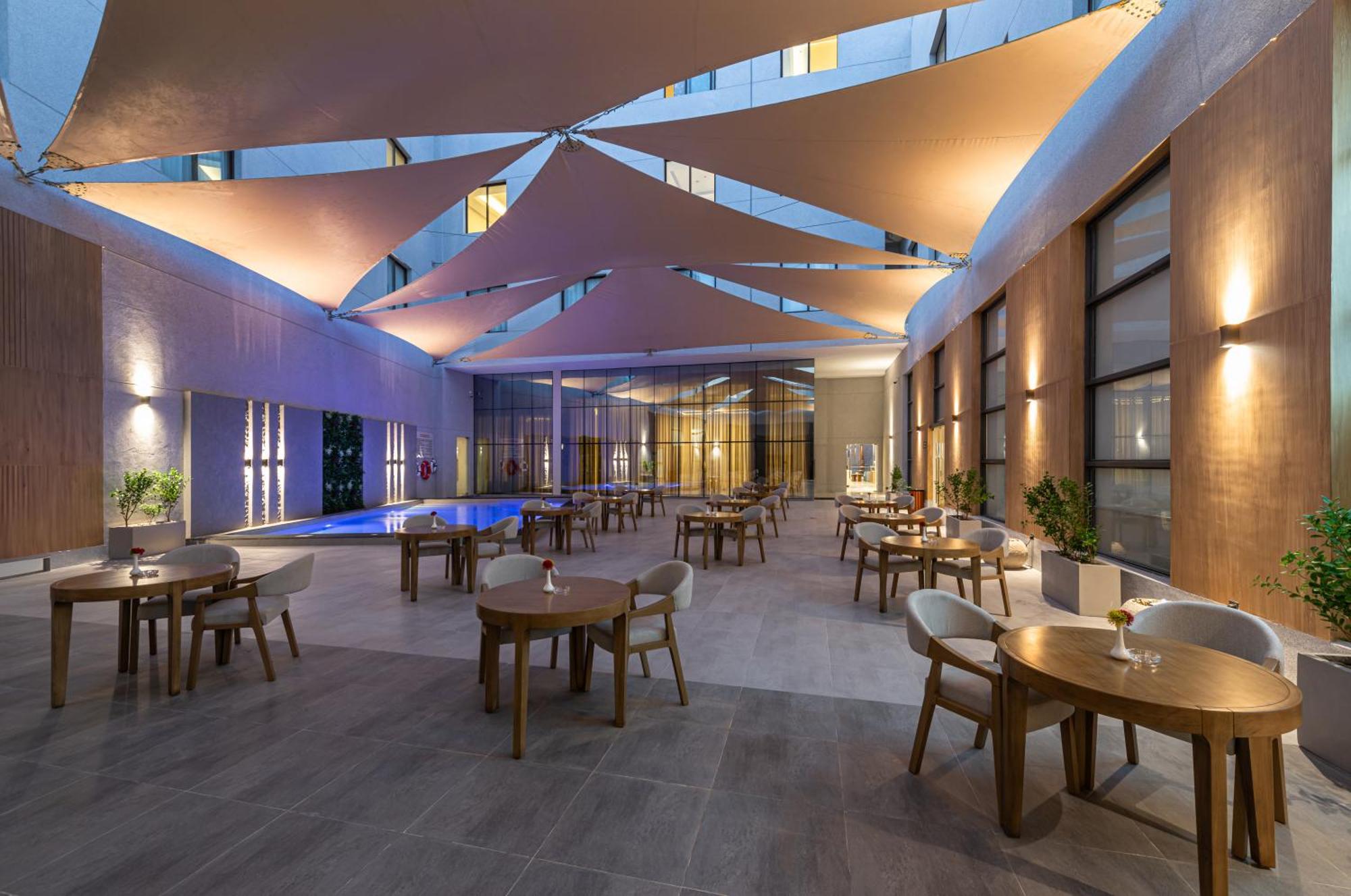Voyage Hotel & Suites リヤード エクステリア 写真